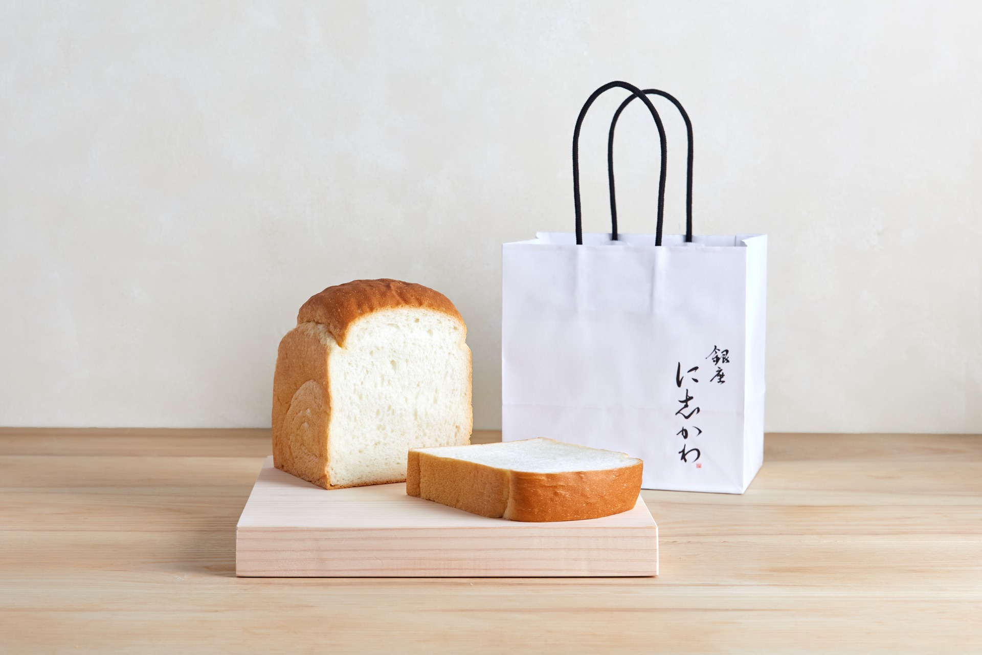 銀座に志かわ「水にこだわる高級山型食パン（1斤サイズ）」を発売